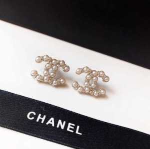 2020夏色っぽさ シャネル 夏の王道　適度な上品さ CHANEL オシャレアイテム ピアス おしゃれデザインも大人気