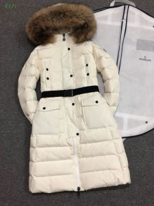 2020秋冬に復活を遂げた大注目の新作 MONCLER 大人かわいい秋冬コーデを楽しみ ダウンジャケット モンクレール