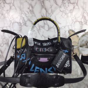 バレンシアガ絶対に見逃せない BALENCIAGA 老舗ブランド レディースバッグ 累積売上総額第１位
