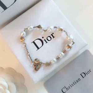 ブレスレット 大人のカジュアルスタイル ディオール今年もトレンド DIOR 2020春夏は人気定番