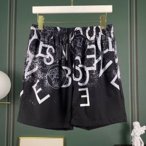コーデの完成度を高める ヴェルサーチ VERSACE ショートパンツ この時期の...