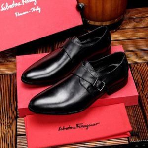 FERRAGAMO ビジネスシューズ派手にはなりすぎず2020SSのトレンド商品...