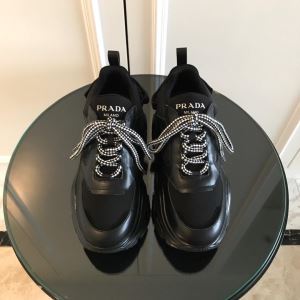 カジュアルシューズ 2色可選 プラダ PRADA 2020春夏トレンドアイテム 今シーズン注目のデザイン
