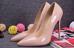 最新アイテム 2020 Christian Louboutinクリスチャンルブタン 収納力抜群　パンプス
