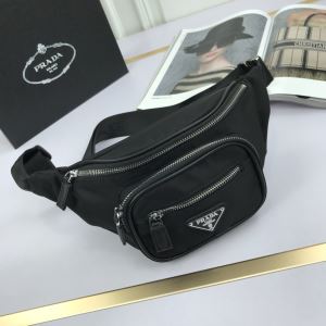 普段使いにも最適なアイテム プラダ PRADA 人気の高いブランド レディースバッグ
