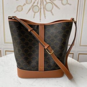 セリーヌ通勤通学どちらでも使え CELINE 限定アイテムが登場 レディースバッグ 万能に使える