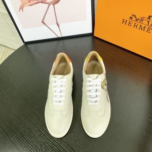 おしゃれなファッションコーデ エルメス HERMES 2020トレンド秋冬おすすめ安い ランニングシューズ 秋冬にお世話になる定番