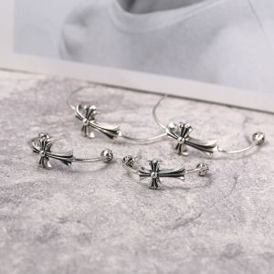 ピアス ブラッシュアップして華やかに クロムハーツ品のよさを感じさ CHROME HEARTS きちんと感が抜群