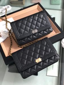 夏の王道　適度な上品さ シャネル 2020春夏も引き続き人気セール CHANEL おしゃれ上級者に挑戦 レディースバッグ オシャレな印象に