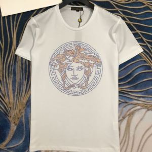 ヴェルサーチ 飽きもこないデザイン多色可選 VERSACE 今季の主力おすすめ 半袖Tシャツ 人気は今季も健在