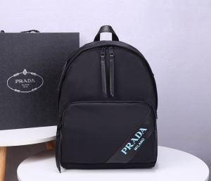 リュック おしゃれ刷新に役立つ プラダ オススメのアイテムを見逃すな PRADA