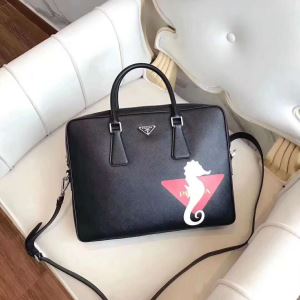プラダ PRADA ビジネスバッグ 《2020年》今、注目のストリート 春夏のトレンドアイテム