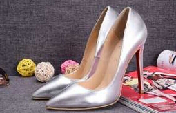履きやすいのも魅力 2020 Christian Louboutinクリスチャンルブタン洗練なデザイン　 パンプス