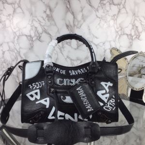 20SS☆ バレンシアガ 普段のファッション BALENCIAGA 大人気のブランドの新作 レディースバッグ