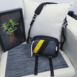秋冬とれんど新品目立ち プラダ PRADA 2020秋冬最重要アイテム ミニバッグ ファッション上級者向け