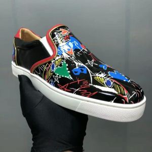 希少性の高いルブタン偽物Christian Louboutin超人気新品スリッポンカジュアルブラックスニーカーレザー採用