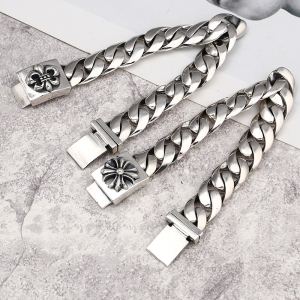 春夏の流行りトップス ブレスレット クロムハーツ 目を引く春夏トップス きれいめ上品に CHROME HEARTS