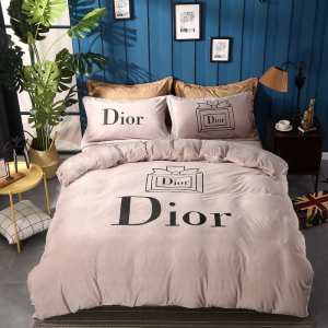 冬スタイルに似合う ディオール 2020秋断然ブランド推し DIOR 寝具4点セット暖かみを感じるコーデになる