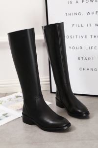 シャネル やっぱり優しい色 CHANEL 【2020秋冬トレンド】押さえておきたい レザーブーツ サイズのよさを感じる新作