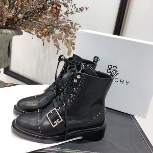 レザーブーツ 気になる2020年秋のファッション ジバンシー GIVENCHY トレンド入り確実最新コレクション