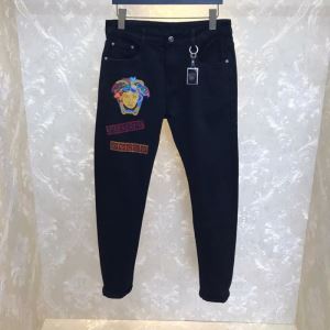 取り入れやすい ヴェルサーチ 海外でも大人気 VERSACE 20SSトレンド ...