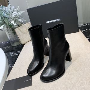 レザーブーツ 今から取り入れられるトレンド アレキサンダーワン 気になる2020年秋のファッション ALEXANDER WANG