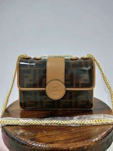 話題の新作到着 FENDI フェンディ 話題の新作到着 ショルダーバッグ 3色可選 圧倒的人気新着