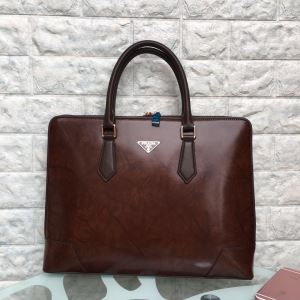プラダ PRADA 秋冬とれんど新品目立ち ハンドバッグ 2020秋冬最重要アイテム ファッション上級者向け