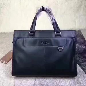 プラダ PRADA ビジネスバッグ 最も目立ったブランド新品 2020春夏の大注目トレンド