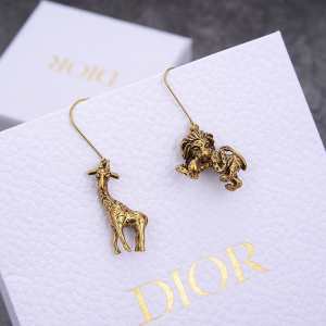 ファッショニスタを中心に新品が非常に人気 ディオール DIOR イヤリング 2020春新作
