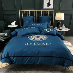 2020AWにおしゃれに着こなすコツ ブルガリ BVLGARI 秋の季節感も感じられる着こなし 寝具4点セット