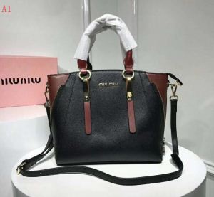 個性的なモデル　定番品質保証　超定番人気　ミュウミュウ MIUMIU トートバッグ 4色可選