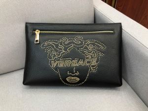 とにかく完璧ブランド新作 ヴェルサーチ 秋服コーデ2020年版 VERSACE ...