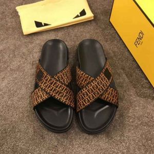 2020年春夏シーズンの人気 フェンディ今年は大きめの新作がトレンド FENDI サンダル