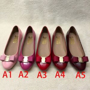 2020春夏トレンドアイテム 大人の可愛さを引き立て サルヴァトーレフェラガモ FERRAGAMO ローファー 多色可選