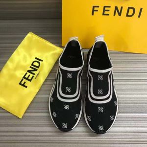 フェンディ秋冬とれんど新品目立ち 3色可選 FENDI 2020秋冬最重要アイテム ランニングシューズ ファッション上級者向け