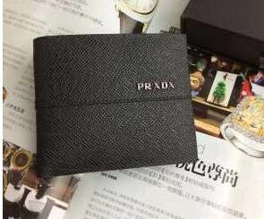 お洒落に 2020秋冬 prada プラダ 洗練された雰囲気　短財布 2色可選