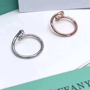 ティファニー 一目惚れ級に TiffanyCo 有名ブランドです リング指輪 争奪戦必至