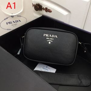 PRADA 春夏のトレンドアイテム レディースバッグ プラダ 爽やかすぎない大人の印象に多色選択可 2020春夏の大注目トレンド