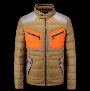 存在感◎ 2020秋冬 MONCLER モンクレール ダウンジャケット ダウンフェザーを使用した