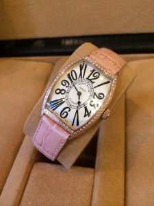 大人気 FRANCK MULLER フランクミュラー 優雅なデザイン性が高い腕時計