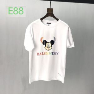 確定となる上品 バレンシアガ2色可選 BALENCIAGA 海外でも大人気 半袖Tシャツ 日本未入荷カラー