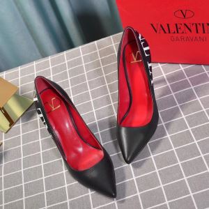 2020秋冬トレンド押さえておきたい ヴァレンティノ 人気ブランドの秋冬新色 VALENTINO 注目の秋ファッション一番 パンプス