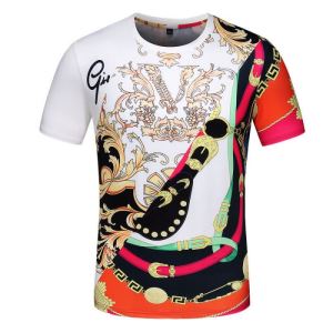 2020最新作で注目ヴェルサーチ スタッド メドゥーサ Ｔシャツ コピー 激安VERSACEデザイン性の高い 優しい 半袖服