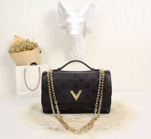 LOUIS VUITTON オリジナリティに富んだバッグル2020SS3色選択可 ショルダーバッグ ルイ ヴィトン