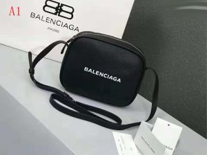 冬季限定販売 バレンシアガ BALENCIAGA ミニバッグ 2020最高ランキング 多色可選 高級感が漂う