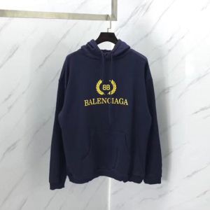 バレンシアガ BALENCIAGA パーカー 目前の注目ブランド 現代的な印象　個性的なモデル
