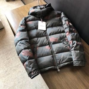 日本でおなじみ 最安値が実現 お手頃価格で人気商品 MONCLER モンクレール ダウンジャケット