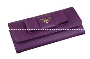 美品　プラダ【PRADA】リボンファスナー付長財布 並行輸入品 P05H