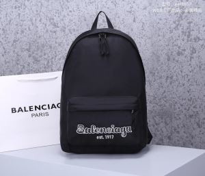 一番おしゃれ秋冬トレンド バレンシアガ BALENCIAGA 2020秋に注目したい リュック おしゃれさんはいち早く取り